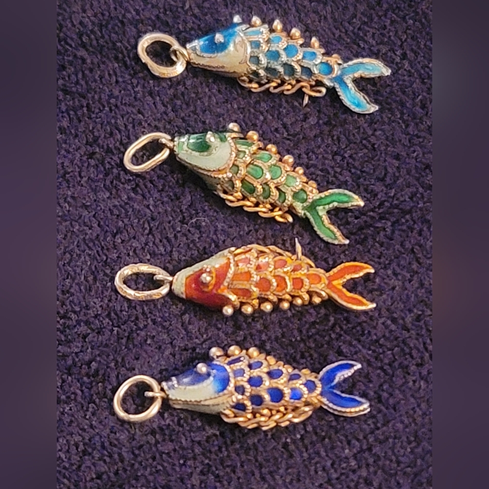 Enamel articulate fish charms